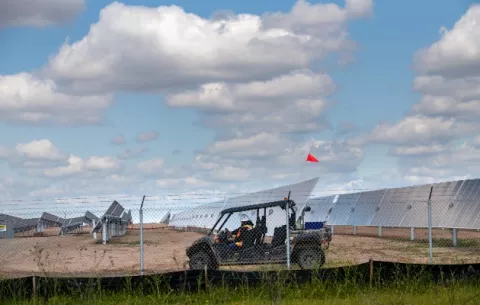 Crecen las fuentes de energía renovable al colapsarse el petróleo