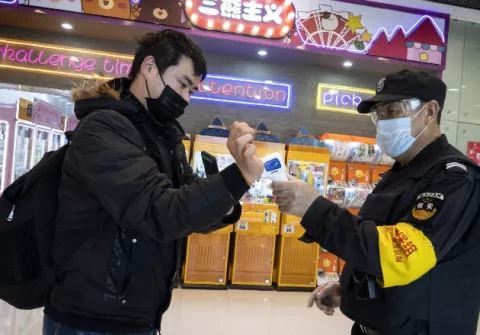 Métrica del coronavirus determinará reapertura de locales 