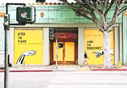 Artistas callejeros generan ingresos con murales optimistas ante la pandemia