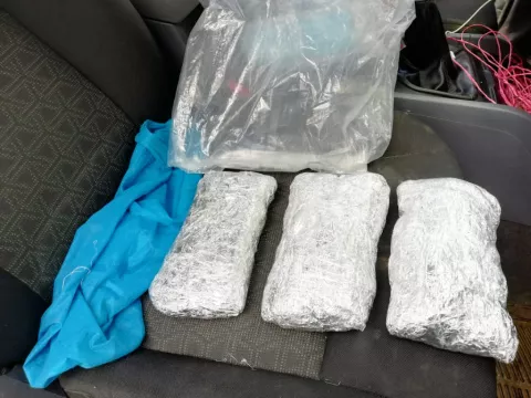 Atrapan al hijo de un representante con presunta droga en Río Hato