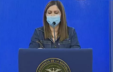 'No puede haber atrasos en los reportes', advierte ministra Rosario Turner al Departamento de Epidemiología