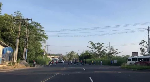 Residentes de Santa Rita en Colón cierran las calles por el incumplimiento del Idaan