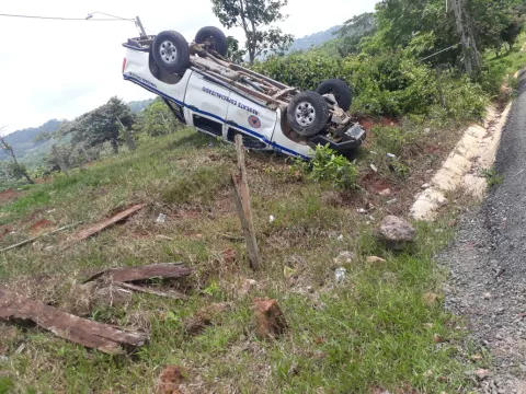 Personal del Sinaproc de Coclé se accidenta cuando iban a entregar bolsas solidarias