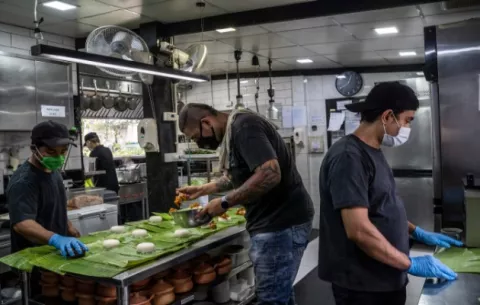 ‘Este no es momento de caviar’: un chef encuentra nuevos sabores en la pandemia