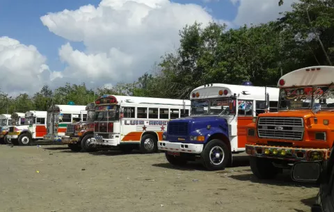 Transportistas advierten que no es rentable llevar solo el 50% de  pasajeros en los buses y se verán obligados a paralizar