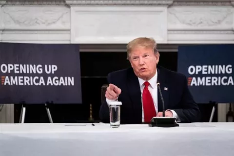 Donald Trump critica las protestas frente a la Casa Blanca por querer "causar problemas"