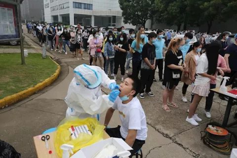 Wuhan baja la tasa de asintomáticos tras un millón de pruebas en una semana