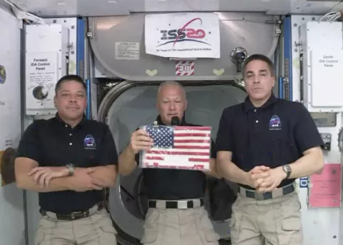 Los astronautas que llegaron a la EEI desde EEUU destacan suavidad del viaje