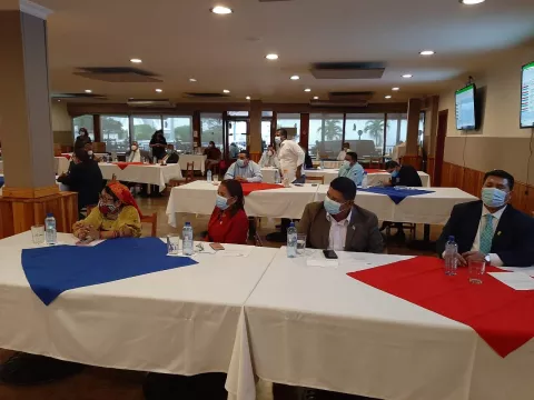 Reunión de la bancada del PRD,  en un restaurante de la ciudad capital,  genera  protestas y molestia 
