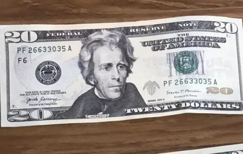 DIJ alerta sobre la circulación de billetes falsos de $20