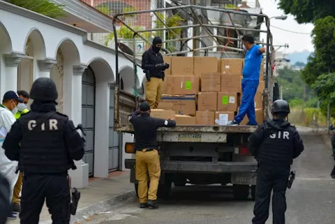 Ordenan arresto domiciliario para el expresidente Abdalá Bucaram en Ecuador