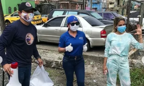 Luis Casis, Jacky Guzmán y Delfia Cortez llevan donaciones a Colón