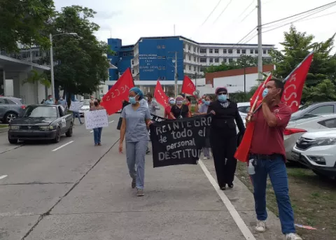 Funcionarios de la CSS protestan en David, por falta de insumos y equipos de protección 