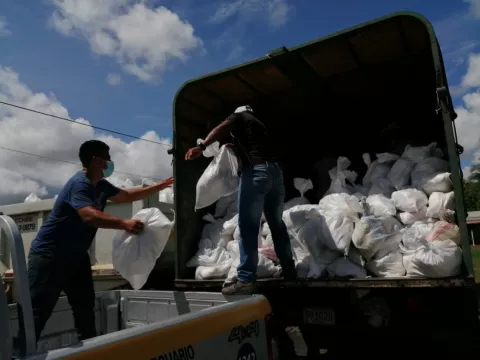 Entregan más de 160 mil bolsas de comida en Coclé