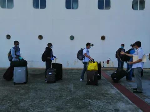 Ayuda humanitaria para 90 tripulantes extranjeros
