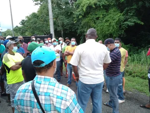 Paleros y camioneros protestan en la Costa Abajo de Colón