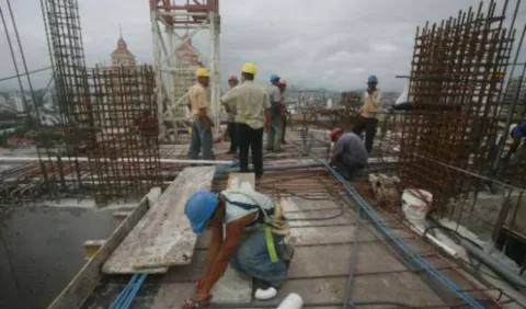 Gobierno debe enfocarse en disminuir trámites burocráticos, según economista