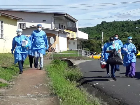 Instalan cerco sanitario en Colón y trasladan primeros pacientes al hospital Panamá Solidario