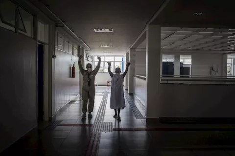 Bogotá podría regresar a una cuarentena estricta ya que la ocupación de camas de UCI se acerca al 50%