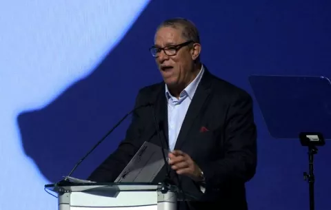 Camilo  Alleyne: 'Una cosa es saber de virología e infectología y otra es saber administrar'