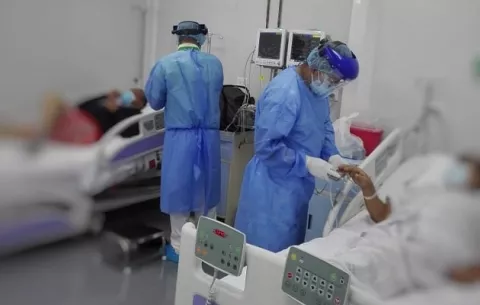 ¿Cuáles son las alternativas disponibles para el manejo de la pandemia de COVID-19?