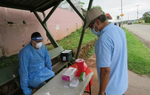 Sáez-Llorens: 'Coronavirus se introdujo con fuerza en los barrios pobres donde más se incumple debido a la desigualdad'