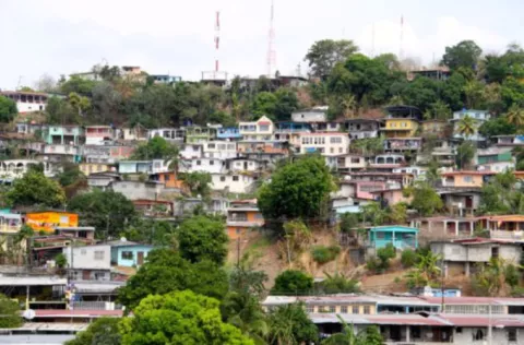 Autoridades buscan estrategias para detener los contagio de COVID-19 en San Miguelito, ya que los casos van en aumento