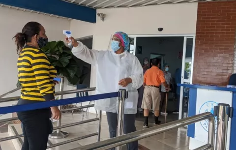 Retraso en las pruebas de la Caja de Seguro Social podría inducir a la propagación del COVID-19