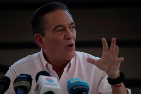 Laurentino  Cortizo pidió al procurador de la Nación y al contralor investigar,  a fondo,  supuestos actos de corrupción