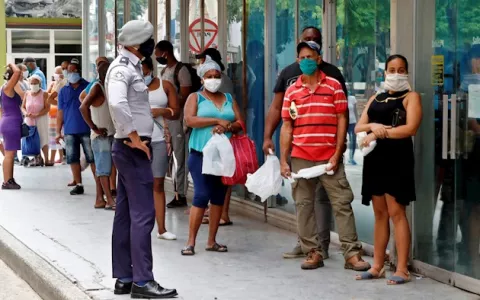 Cuba sigue reduciendo los casos de COVID-19 al registrar solo tres en un día