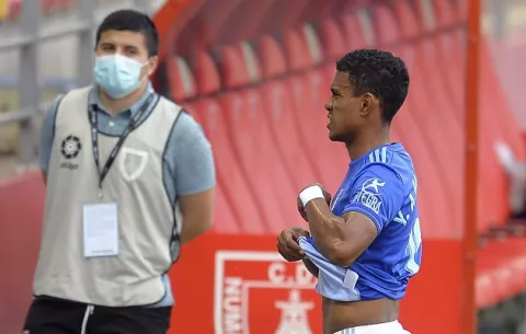 Edgar Bárcenas condena al Real Oviedo a un milagro, señala la prensa de Asturias