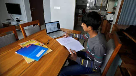 Autorizan implementación de la educación a distancia para escuelas oficiales y particulares 