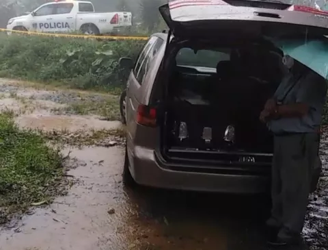 Policía tica le negó el paso a una carroza que trasladaba el cadáver de un panameño para sepultarlo