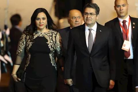 El presidente de Honduras y su esposa, contagiados con COVID-19