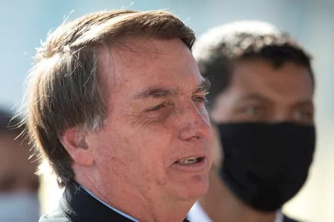 La Justicia determina que Bolsonaro sea multado si no usa máscara preventiva