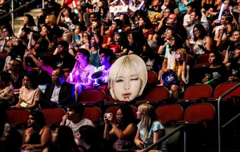 Por qué los fanáticos obsesivos del K-pop se están interesando por el activismo político