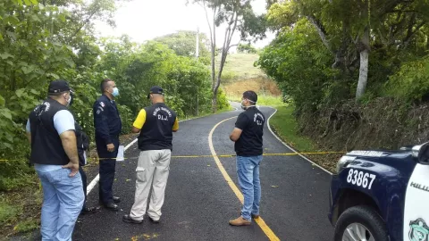 Encuentran hombre sin vida a la orilla de la vía en Los Santos