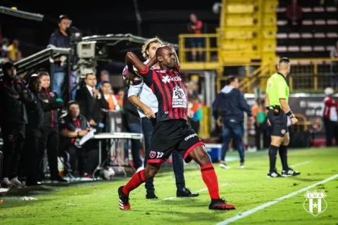 Adolfo Machado vive una final especial con Alajuelense ante Saprissa
