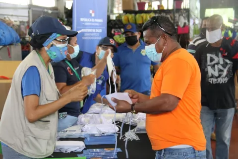 Distanciamiento físico, una de las fallas en Merca Panamá