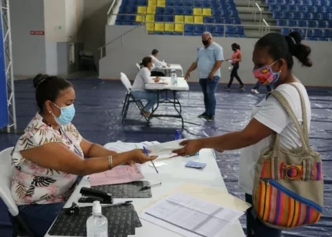 Inician los pagos a microempresarios de Colón afectados por la renovación urbana