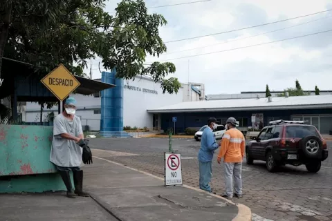 Médicos que luchan contra el COVID-19 denuncian asedio policial en Nicaragua