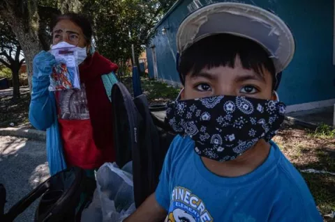 Activistas piden a EE.UU. que no separe a las familias tras la orden de un juez de liberar a menores