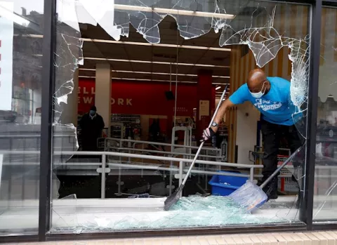 Nueva York amanece con más de 700 arrestos y zonas arrasadas por los saqueos