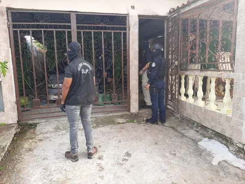 Detención provisional para tres hombres por posesión ilegal de armas en Arraiján