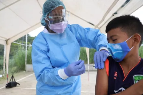 Más de 150 menores no tenían completo su esquema de vacunas en Loma Cová
