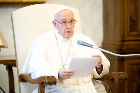 El papa dice que no se puede tolerar el racismo y condena la violencia en EE. UU.