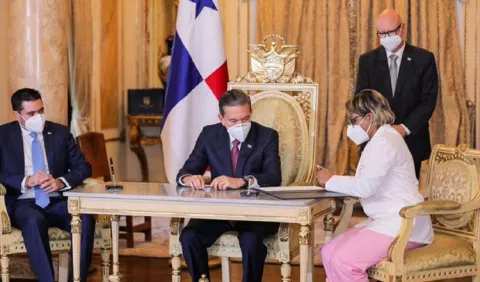 Rosario Turner sale del Gabinete en medio de cuestionamientos 