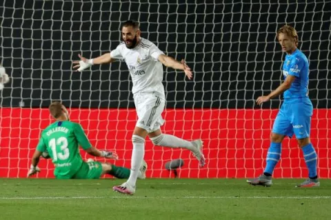 Benzema y Asensio, autores de la goleada del Real Madrid ante Valencia