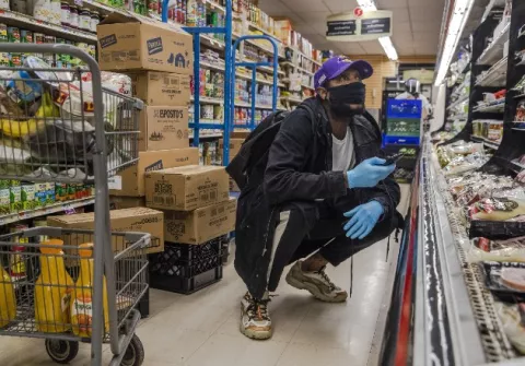 Los repartidores son almas valientes en la pandemia