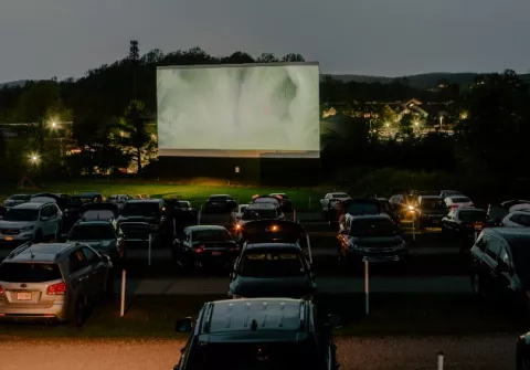 Los autocines son una ruta de escape en medio de la pandemia